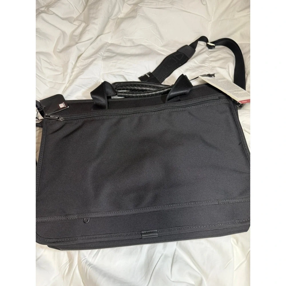 Victorinox Wainwright 15 Slim Laptop Briefcase Black Messenger Bag 31321601 NWT